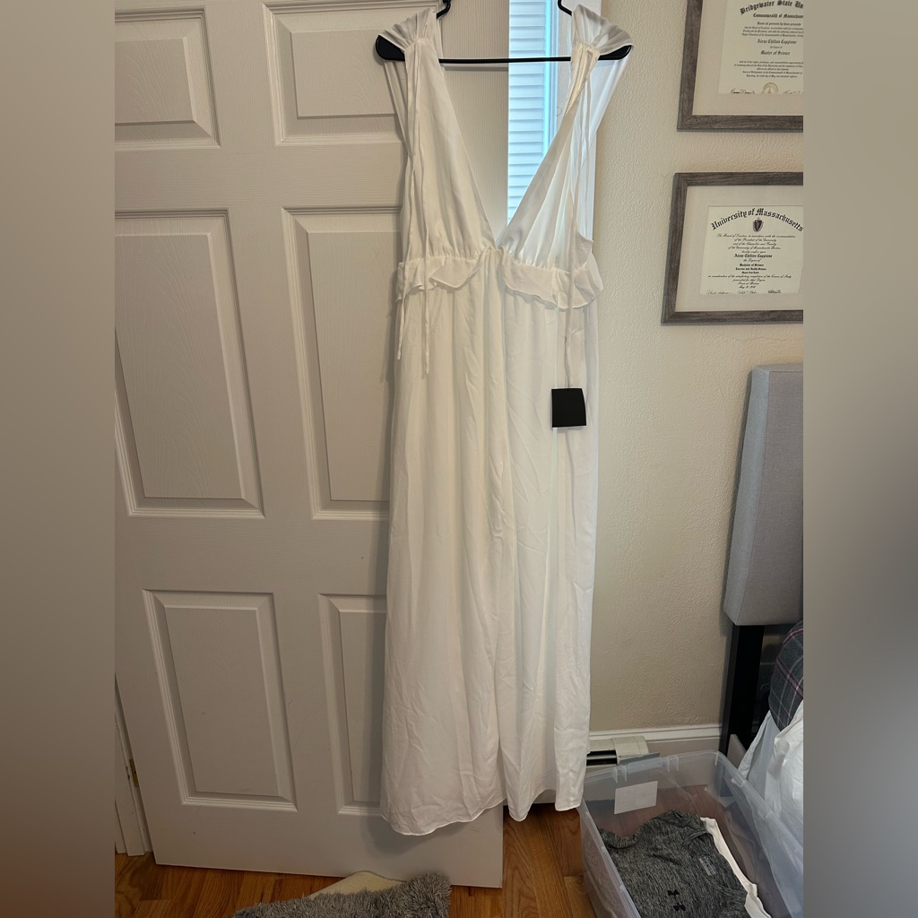 Lulu’s Embrace The Romance White Backless Wide-Leg Jumpsuit- Size M